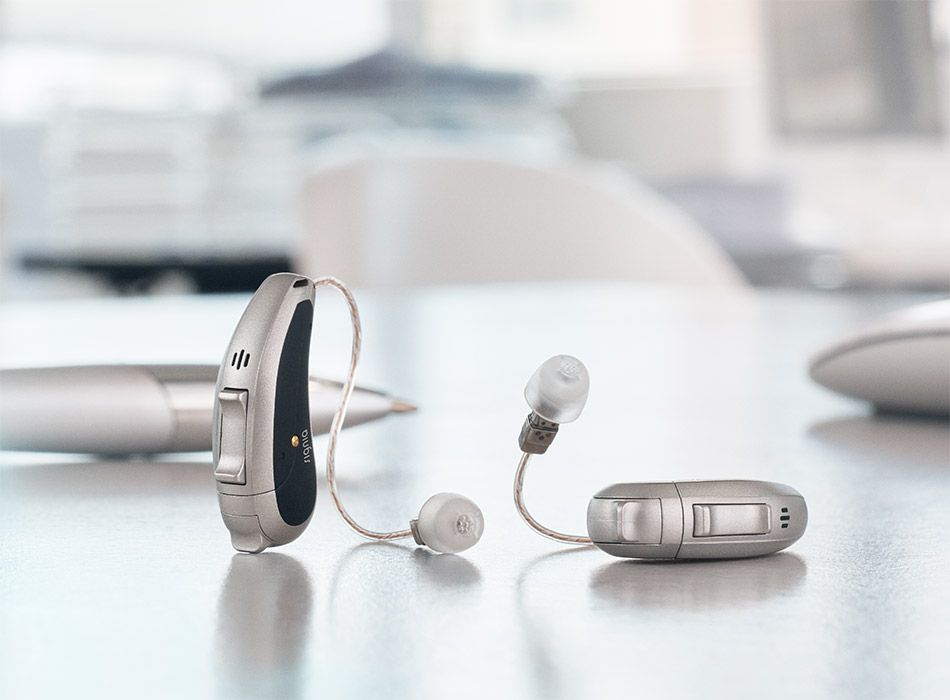传奇号·飘，适用于不同类型的听力损失并重新定义了轻松聆听的概念。外壳小巧，功能多样；IP67防尘防水等级，带来了良好的可靠性；echarger充电器，让您无需频繁更换电池；指向性麦克风，提供了双耳聆听体验；小e和小e App扩展功能，带来了便利的连接。